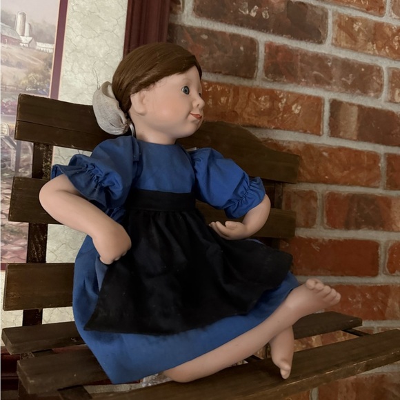 ❤️ 1990 Amish Blessings Porcelain Rebecca
Doll Julie Good Kruger Edwin M Knowles - Picture 4 of 16